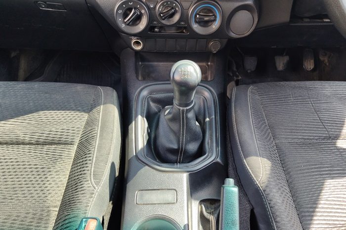 REVO 2WD 2022 2.4 ENTRY MT SMART CAB WHITE  2334 full