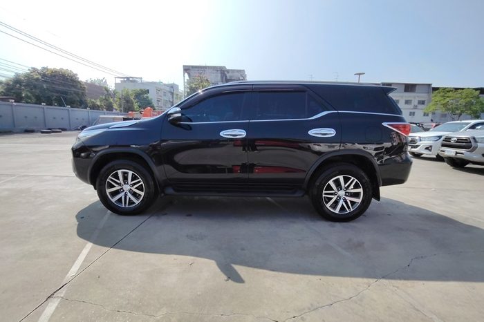 TOYOTA 4WD 2015 2.8V AT FORTUNER BLACK  8641 full