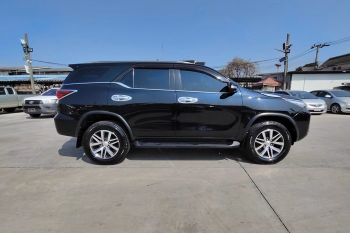 TOYOTA 4WD 2015 2.8V AT FORTUNER BLACK  8641 full