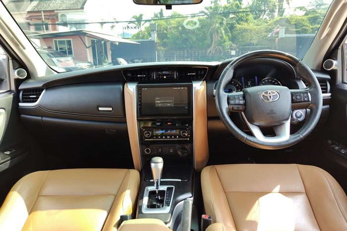 TOYOTA 4WD 2015 2.8V AT FORTUNER BLACK  8641 full