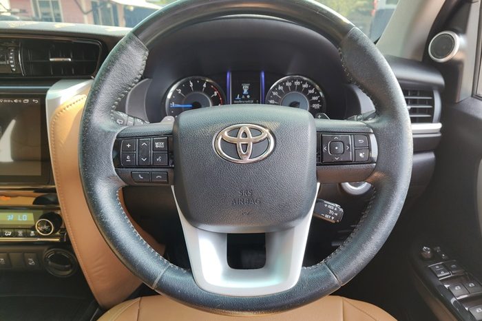 TOYOTA 4WD 2015 2.8V AT FORTUNER BLACK  8641 full