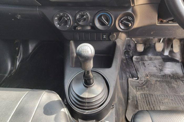 REVO 4WD 2019 2.8J MT STANDARD WHITE  8465 full