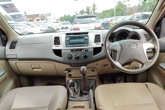VIGO 4WD 2013 2.5E MT DOUBLE CAB WHITE  7633 full