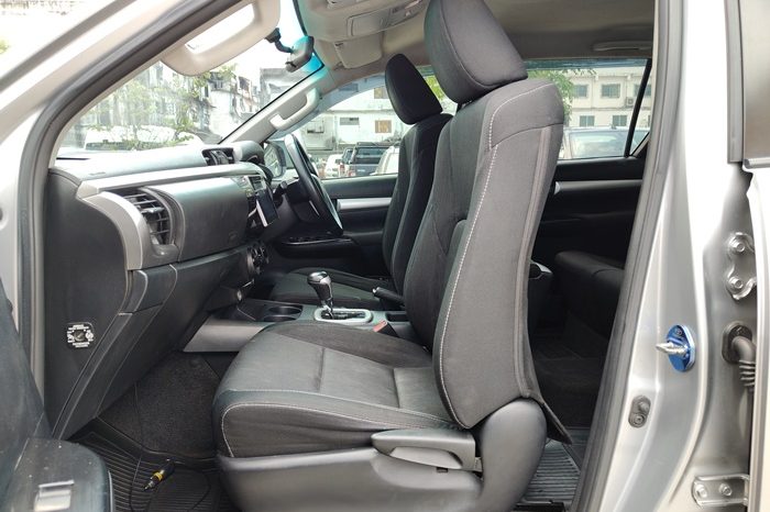 REVO PRE 2019 2.4E AT DOUBLE CAB SILVER  5717 full
