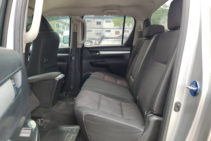 REVO PRE 2019 2.4E AT DOUBLE CAB SILVER  5717 full