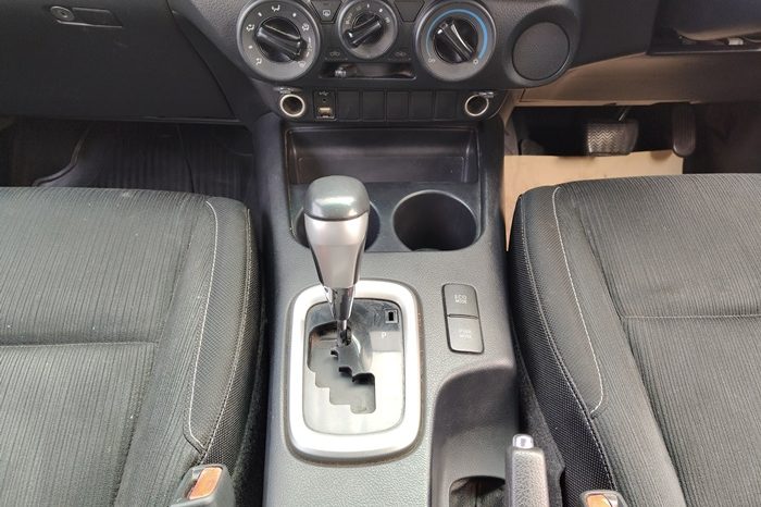 REVO PRE 2019 2.4E AT DOUBLE CAB SILVER  5717 full
