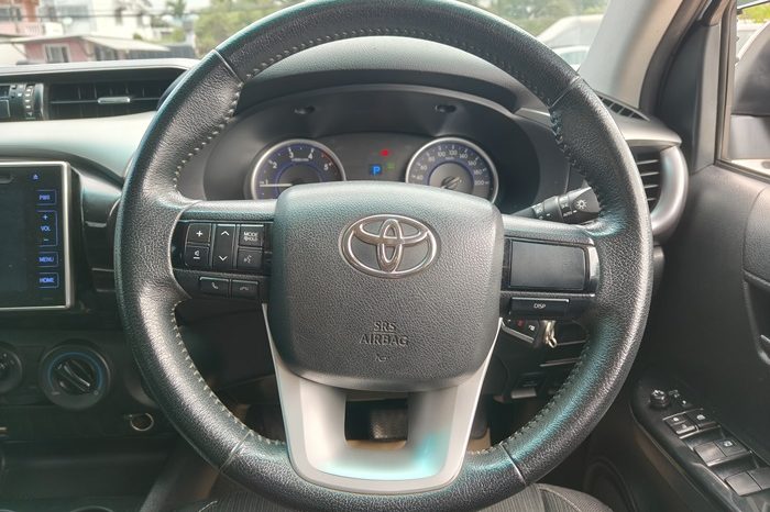 REVO PRE 2019 2.4E AT DOUBLE CAB SILVER  5717 full