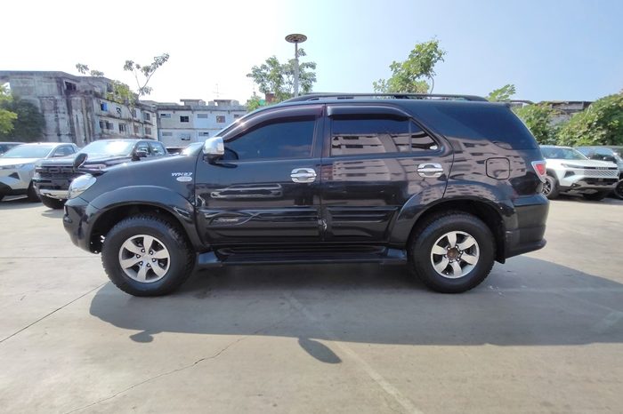 TOYOTA 4WD 2005 2.7V AT FORTUNER BLACK  99 full