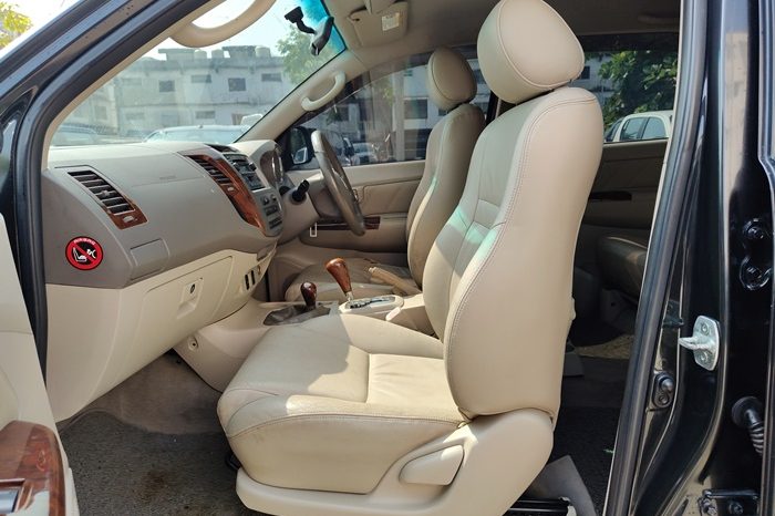 TOYOTA 4WD 2005 2.7V AT FORTUNER BLACK  99 full