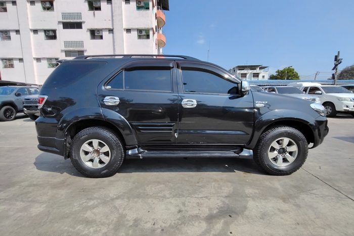 TOYOTA 4WD 2005 2.7V AT FORTUNER BLACK  99 full