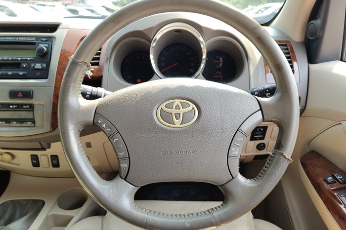 TOYOTA 4WD 2005 2.7V AT FORTUNER BLACK  99 full