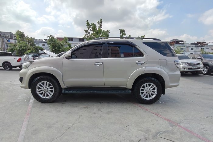 TOYOTA 4WD 2012 3.0V AT FORTUNER SILVER  9936 full