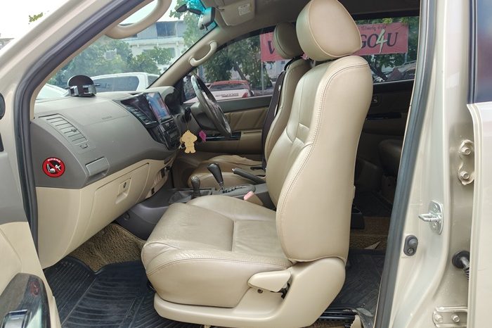 TOYOTA 4WD 2012 3.0V AT FORTUNER SILVER  9936 full