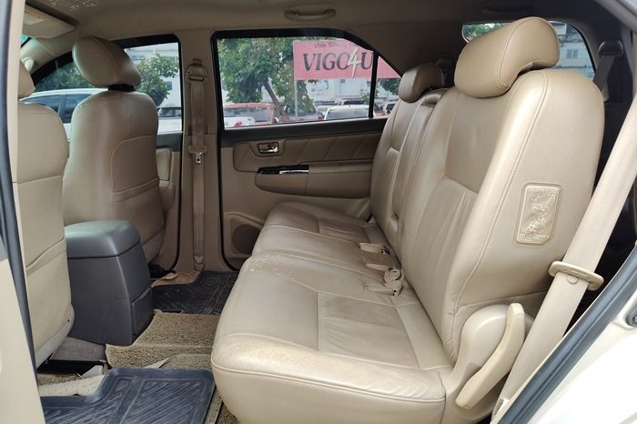 TOYOTA 4WD 2012 3.0V AT FORTUNER SILVER  9936 full