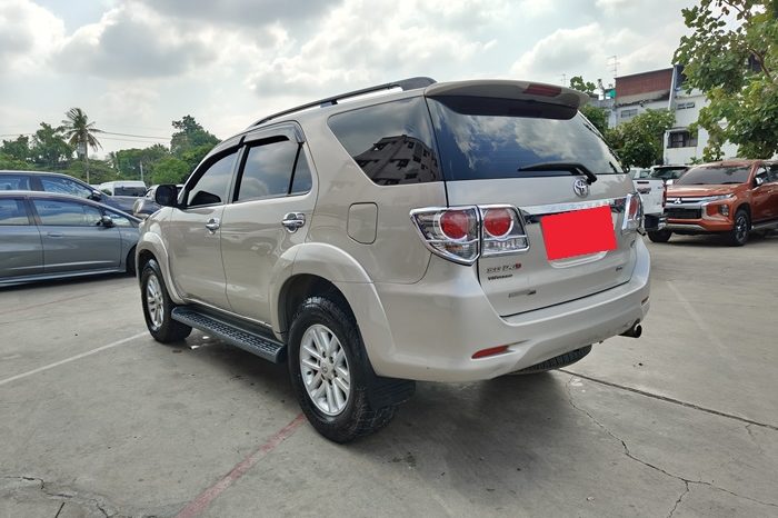 TOYOTA 4WD 2012 3.0V AT FORTUNER SILVER  9936 full