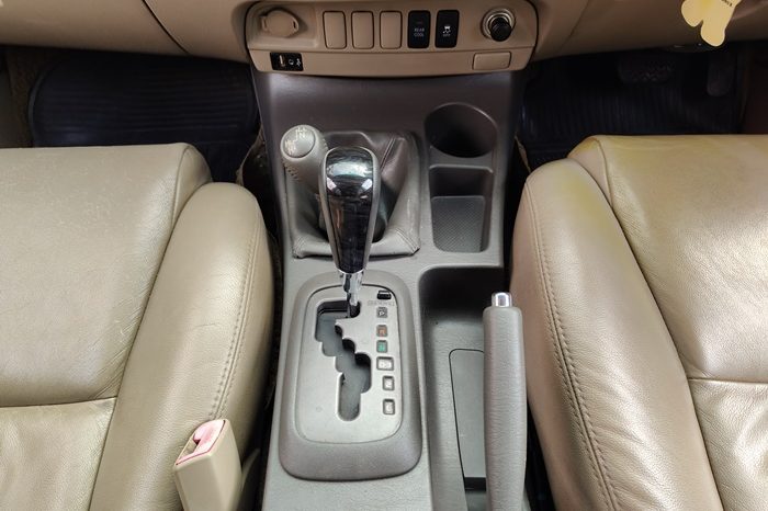 TOYOTA 4WD 2012 3.0V AT FORTUNER SILVER  9936 full