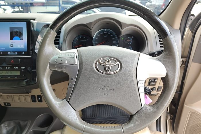 TOYOTA 4WD 2012 3.0V AT FORTUNER SILVER  9936 full