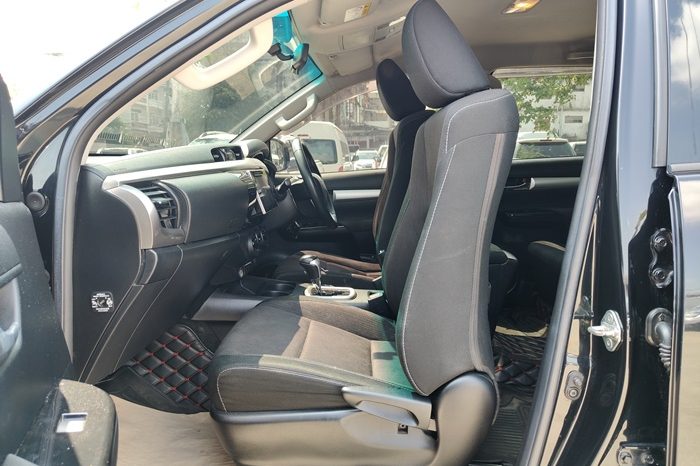 REVO PRE 2018 2.4E AT DOUBLE CAB BLACK  3896 full