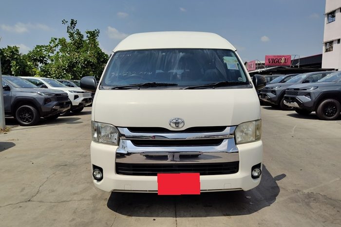 TOYOTA 2WD 2019 3.0 MT COMMUTER WHITE  1232 full