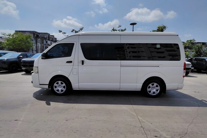 TOYOTA 2WD 2019 3.0 MT COMMUTER WHITE  1232 full