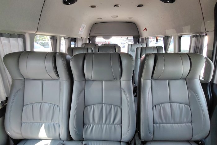 TOYOTA 2WD 2019 3.0 MT COMMUTER WHITE  1232 full