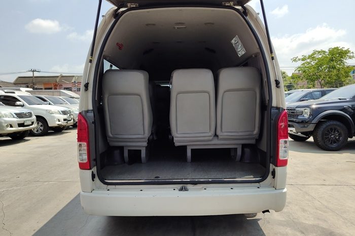 TOYOTA 2WD 2019 3.0 MT COMMUTER WHITE  1232 full