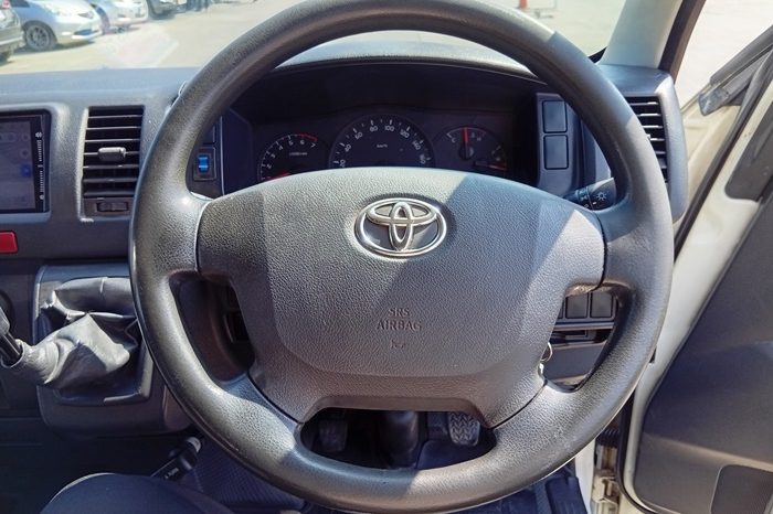 TOYOTA 2WD 2019 2.7 MT COMMUTER WHITE  5129 full