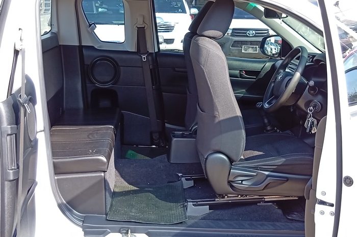 REVO 2WD 2018 2.4J MT SMART CAB WHITE  8680 full