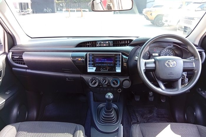 REVO 2WD 2018 2.4J MT SMART CAB WHITE  8680 full