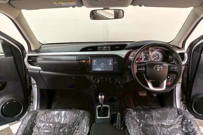 REVO 2WD 2020 2.4 MID AT DOUBLE CAB SILVER  1016 full