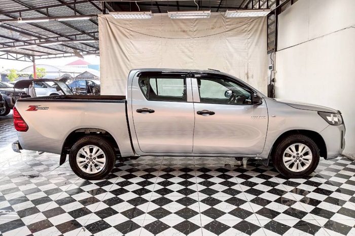 REVO 2WD 2020 2.4 MID AT DOUBLE CAB SILVER  1016 full