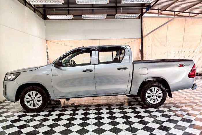 REVO 2WD 2020 2.4 MID AT DOUBLE CAB SILVER  1016 full
