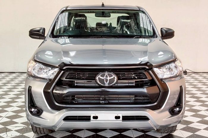 REVO 2WD 2020 2.4 MID AT DOUBLE CAB SILVER  1016 full