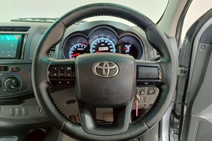 VIGO 4WD 2014 2.7J AT SMART CAB SILVER  1412 full