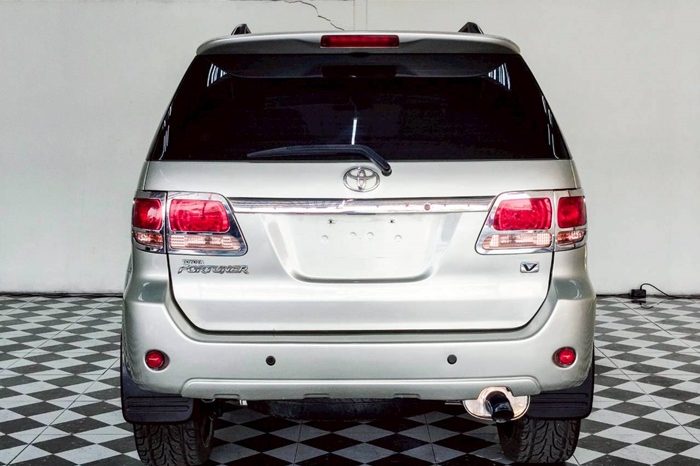 TOYOTA 4WD 2005 2.7V AT FORTUNER SILVER  151 full
