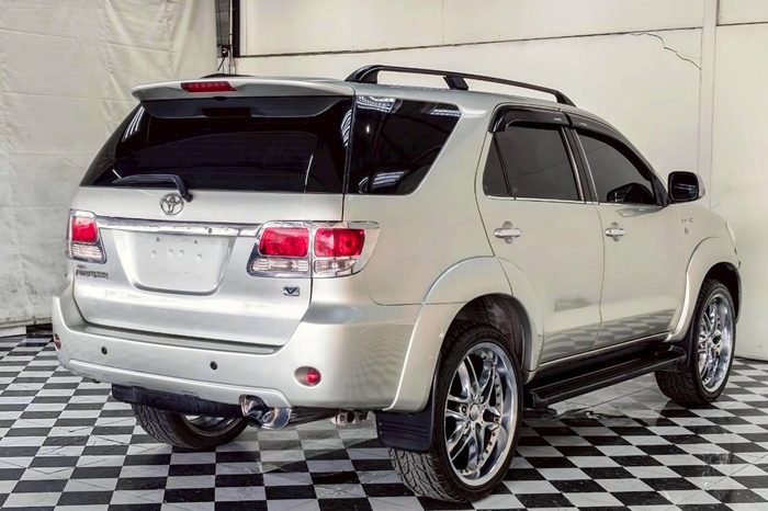 TOYOTA 4WD 2005 2.7V AT FORTUNER SILVER  151 full