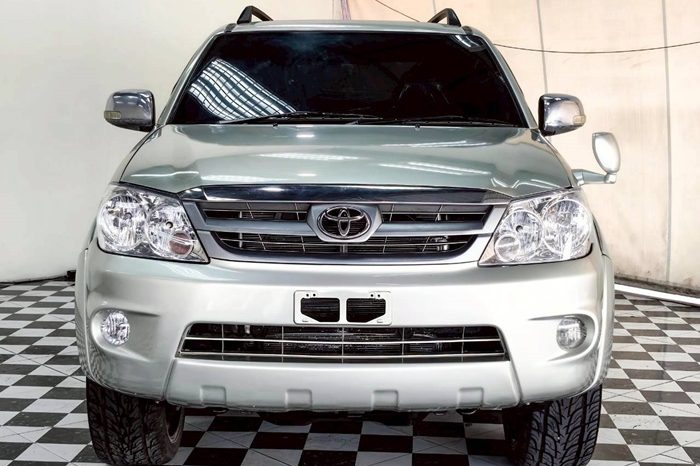 TOYOTA 4WD 2005 2.7V AT FORTUNER SILVER  151 full