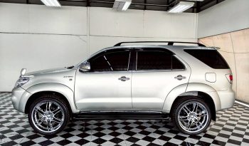 TOYOTA 4WD 2005 2.7V AT FORTUNER SILVER  151 full