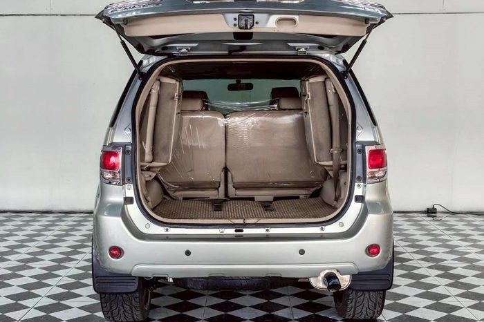 TOYOTA 4WD 2005 2.7V AT FORTUNER SILVER  151 full