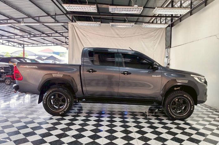 REVO PRE 2019 2.4E AT DOUBLE CAB DARK GREY  1616 full