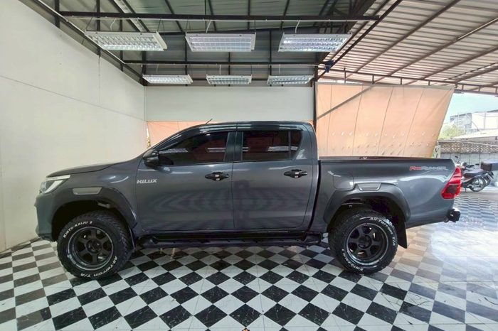 REVO PRE 2019 2.4E AT DOUBLE CAB DARK GREY  1616 full