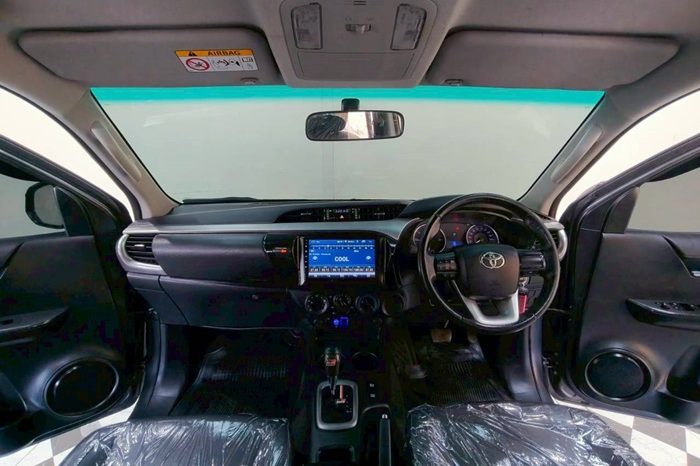 REVO PRE 2019 2.4E AT DOUBLE CAB DARK GREY  1616 full