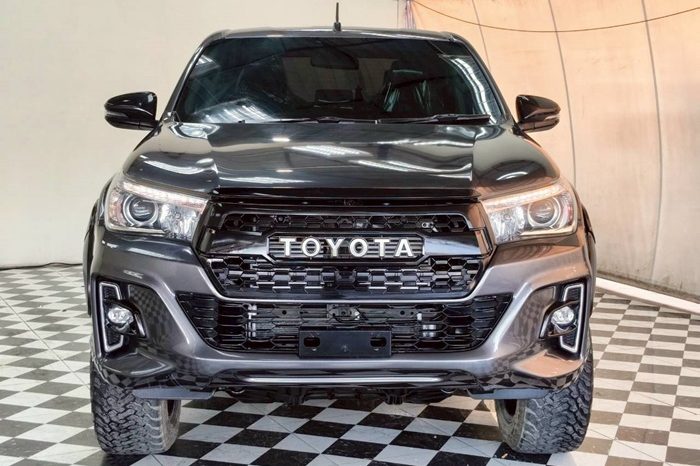 REVO PRE 2019 2.4E AT DOUBLE CAB DARK GREY  1616 full