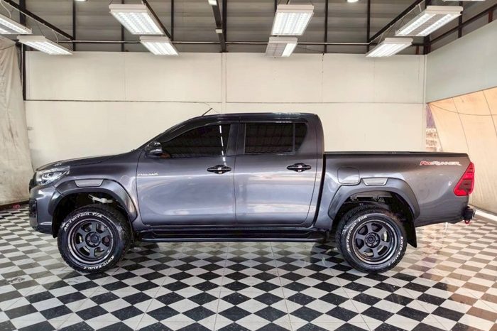 REVO PRE 2019 2.4E AT DOUBLE CAB DARK GREY  1616 full