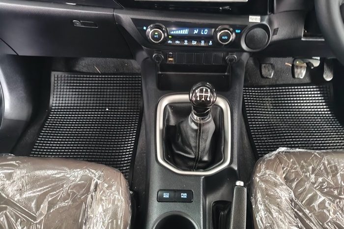 REVO PRE 2016 2.4G MT DOUBLE CAB BLACK  1872 full