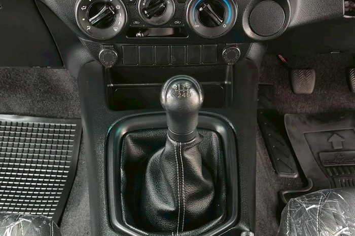 REVO 2WD 2022 2.4 ENTRY MT SMART CAB WHITE  2334 full