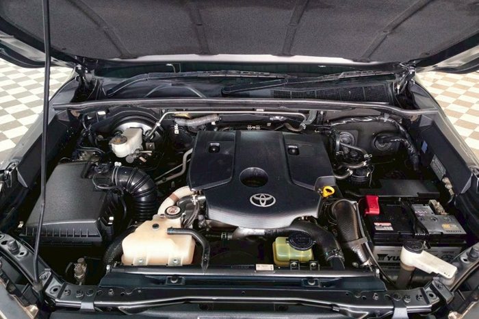 REVO 2WD 2020 2.4 MID AT DOUBLE CAB DARK GREY  2577 full