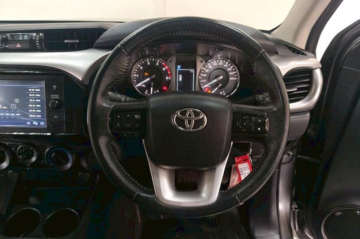 REVO 2WD 2020 2.4 MID AT DOUBLE CAB DARK GREY  2577 full