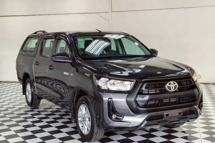 REVO 2WD 2020 2.4 MID AT DOUBLE CAB DARK GREY  2577 full