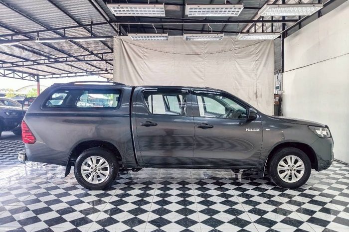 REVO 2WD 2020 2.4 MID AT DOUBLE CAB DARK GREY  2577 full